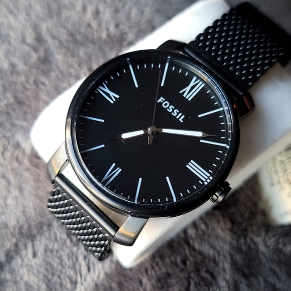 Black Mens Fossil watch NWT - Picture 1 of 8
